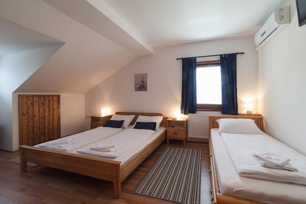 Breza Guesthouse Слуни Экстерьер фото
